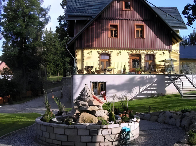 Others 5, Willa Chatka Puchatka, Jelenia Góra