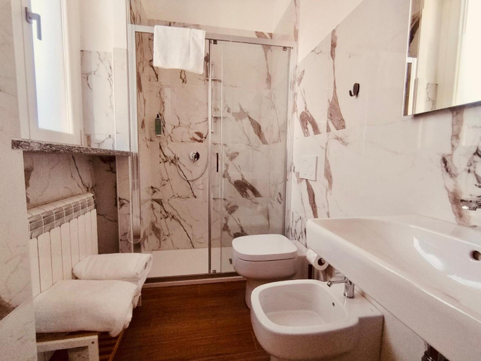 Bathroom 7