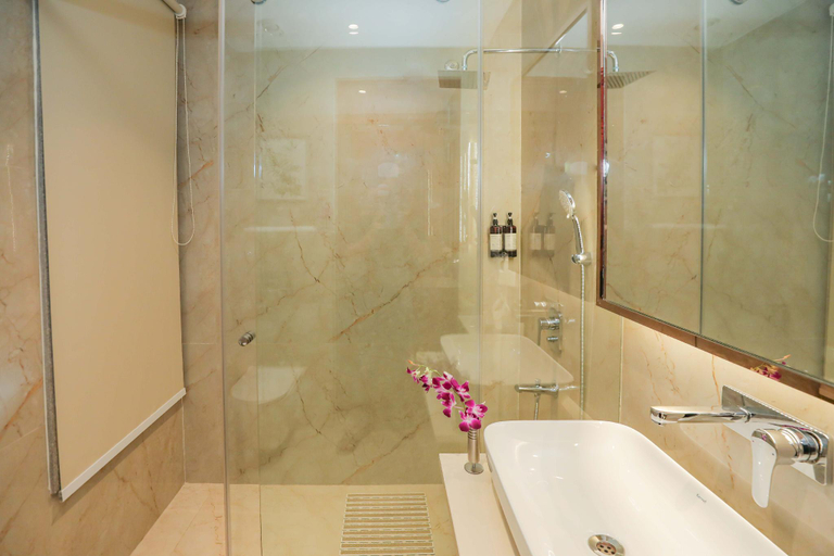 Bathroom, Regenta Place Phagwara, Kapurthala
