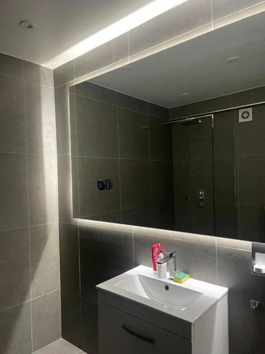 Bathroom, Fern 5, London