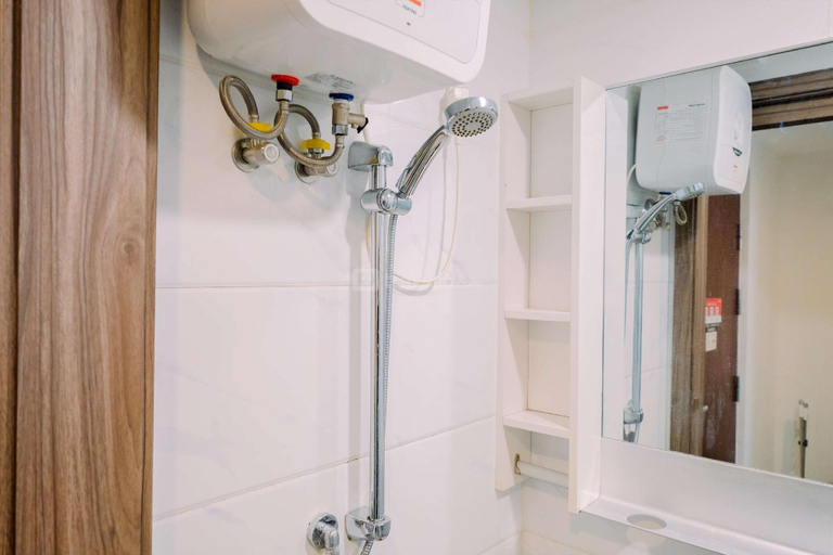 Bathroom 3, Good and Homey Studio at Sky House BSD By Travelio, Tangerang Selatan