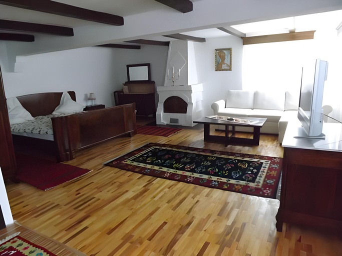 Others 2, Casa Veche, Maldaresti