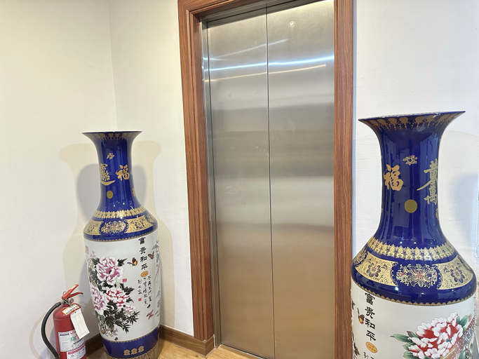 Others 5, Longzhu Guesthouse, Khlong San