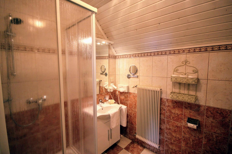 Bathroom 3, Hotel Rosch, Klagenfurt
