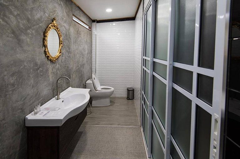 Bathroom 4