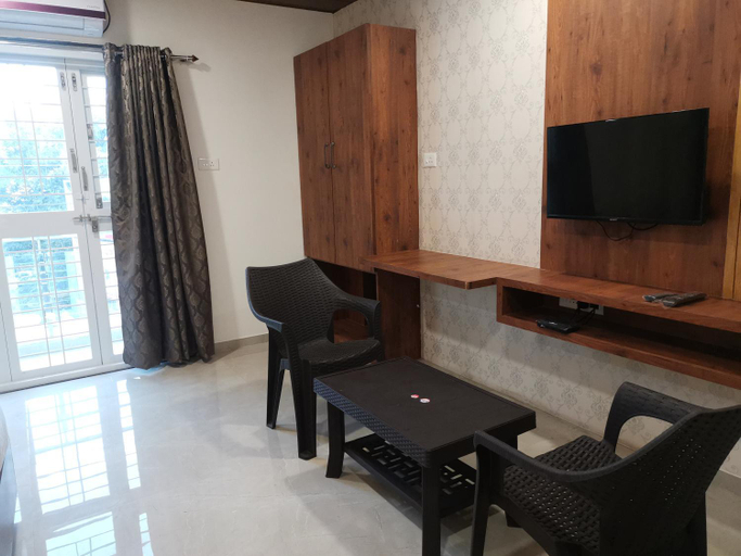 Others 5, Mahalaxmi Executive, Kolhapur