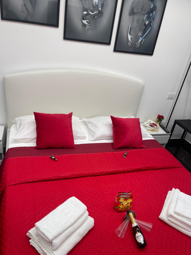 Others 2, Lux House Naples Airport, Napoli
