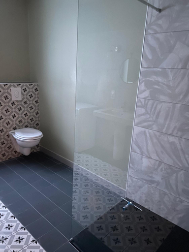 Bathroom 4, Les 4 flocons, Gerardmer centre, a 100m du lac, avec PISCINE , wifi, parking, jardin, Vosges