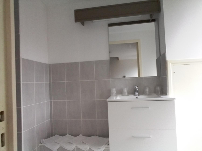 Bathroom 2, Au beau sejour, Allier