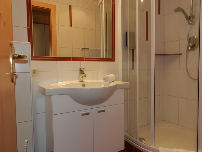 Bathroom, Hotel Garni Erlbacher, Liezen