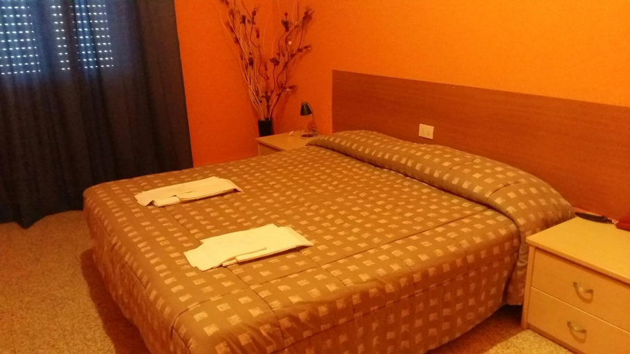 Others 4, Hotel Violetta, Parma