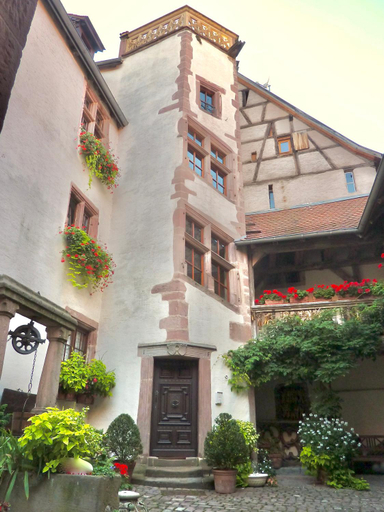 Exterior & Views