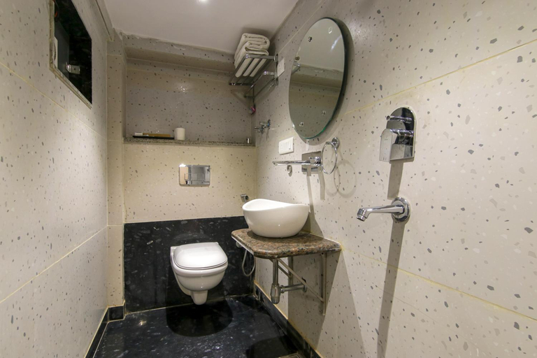 Bathroom 4, Hotel Anand - Walk in from New Delhi Railway Station, Delhi