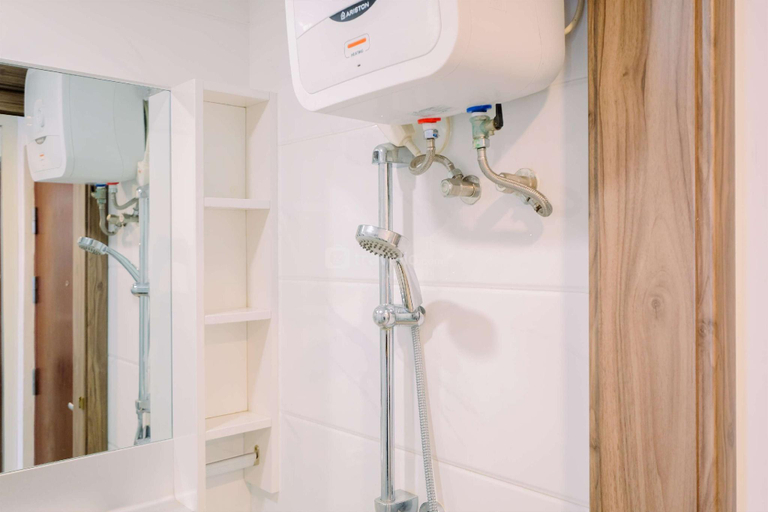 Bathroom 3, Strategic Studio Apt Sky House BSD By Travelio, South Tangerang