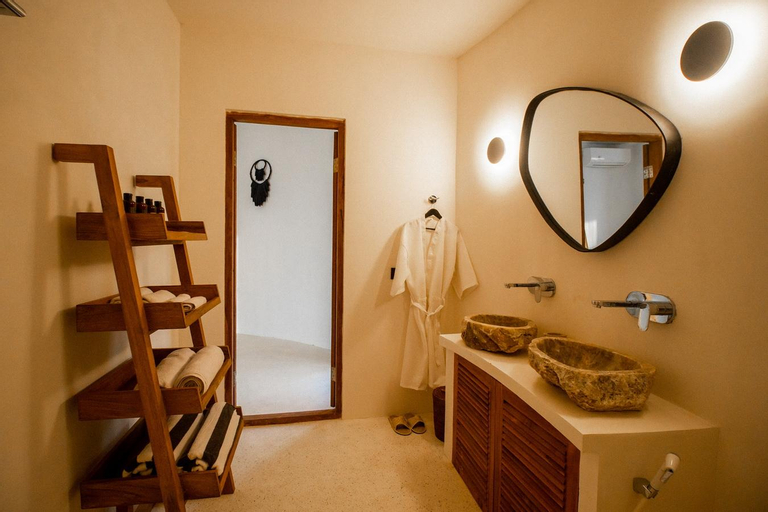 Bathroom 18