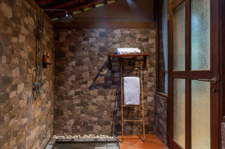 Bathroom 11