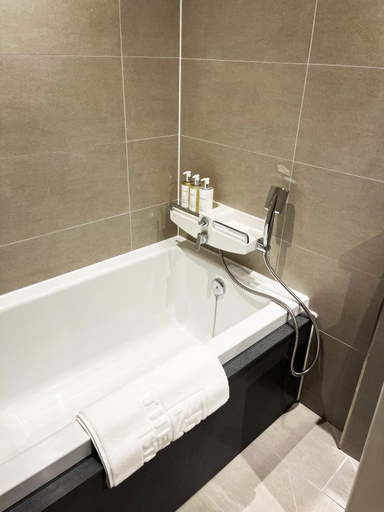 Bathroom 10