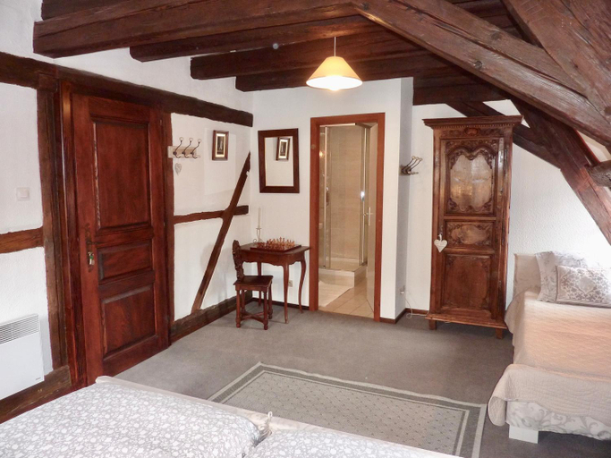 Bedroom, ADRIHOF a Riquewihr, Cour de l'Abbaye d'Autrey, Haut-Rhin
