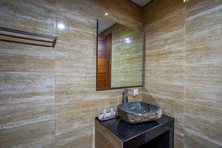 Bathroom 16
