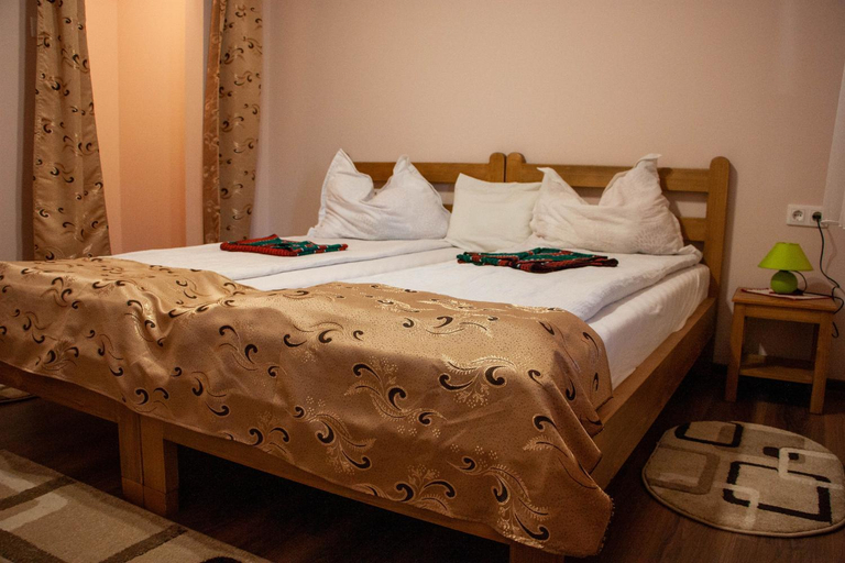 Bedroom 4, Nyiko Vendeghaz, Lupeni