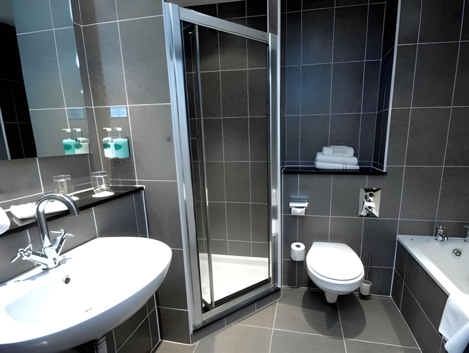 Bathroom 4, Killarney Court Hotel