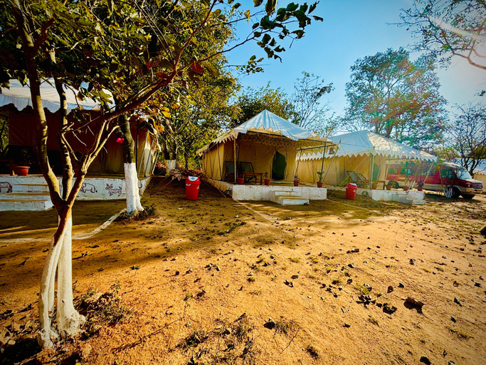SATPURA ADVENTURE CLUB'S LAKESIDE GLAMPING OASIS, Hoshangabad
