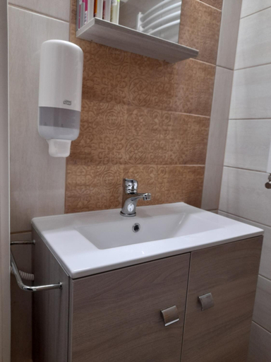 Bathroom 2, Orion Panzio, Hajdúszoboszló