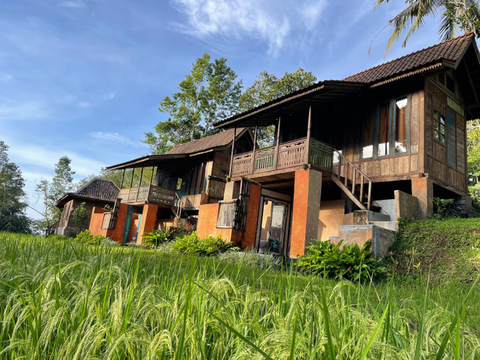 Exterior 4