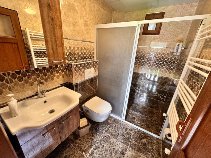 Bathroom 5, ABANT DORT MEVSIM KONAGI HOSTEL, Merkez