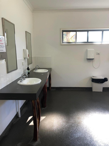 Bathroom 2, Omeo Holiday Park, E. Gippsland Bal