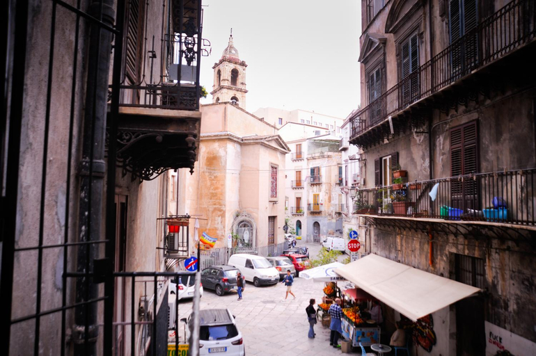 Others 3, 4 Canti Central Loft & Ground floor, Palermo