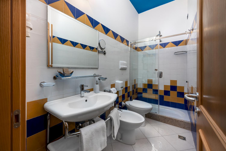 Bathroom 3, Hotel Ristorante Mediterraneo Faro, Trapani