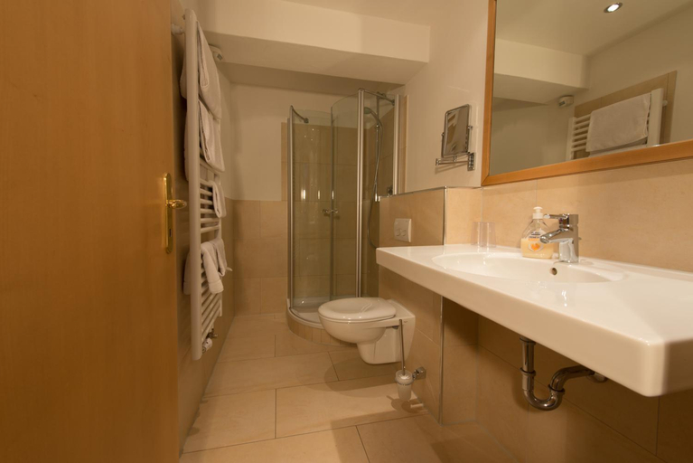 Bathroom 5, Hotel St. Ulrich Garni, Unterallgäu