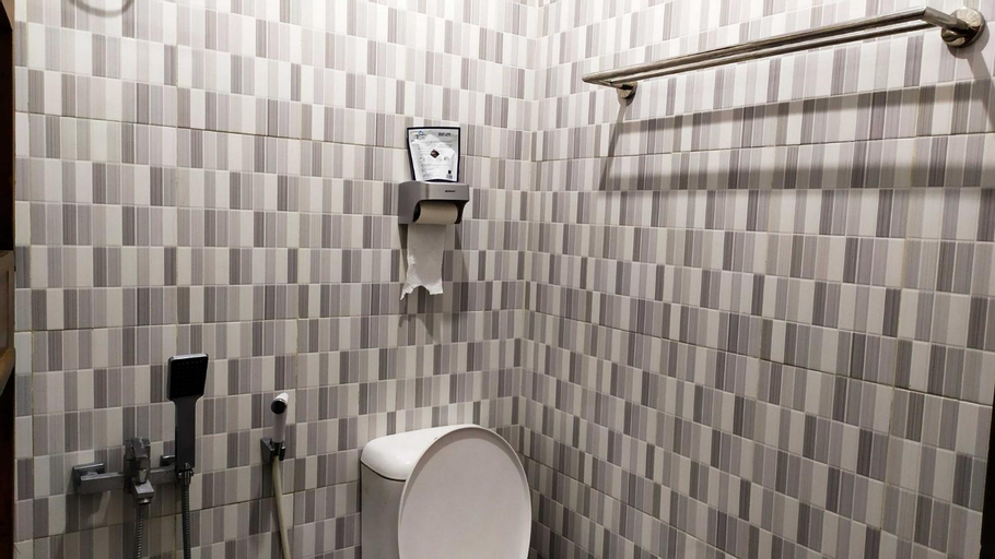 Bathroom 14