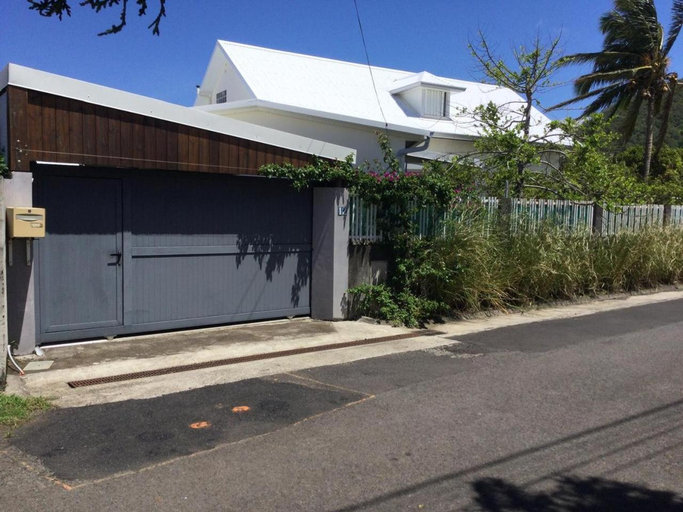 Others 5, Case Taapuna, Saint-Joseph