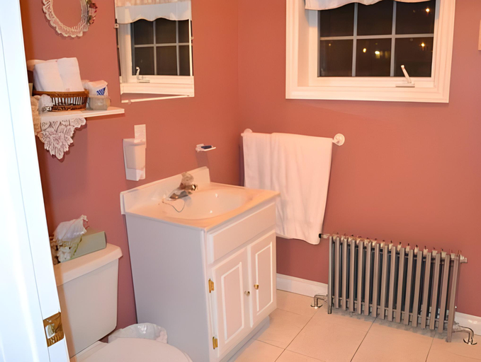 Bathroom 2, Gite De La Sagouine, Kent