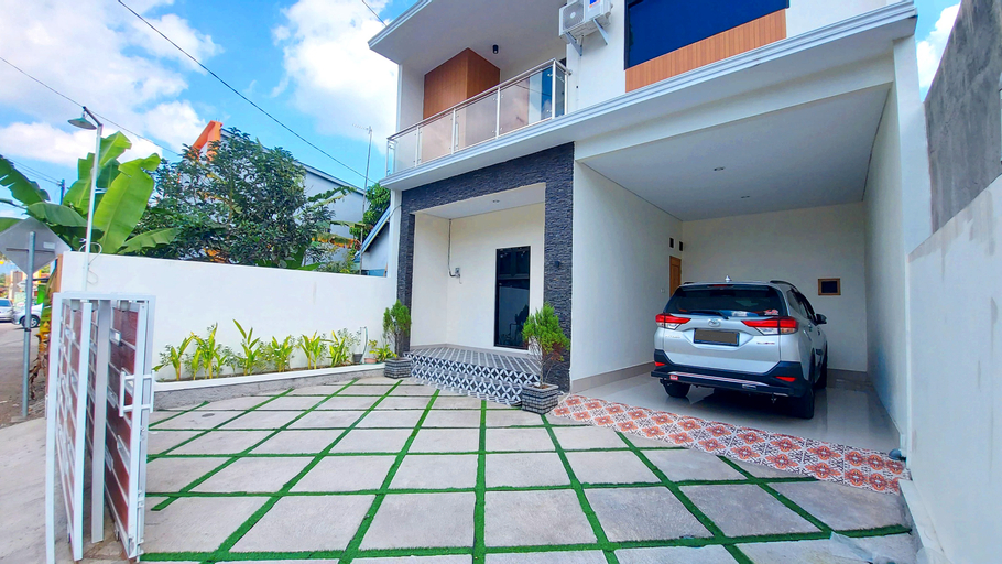 Exterior 6