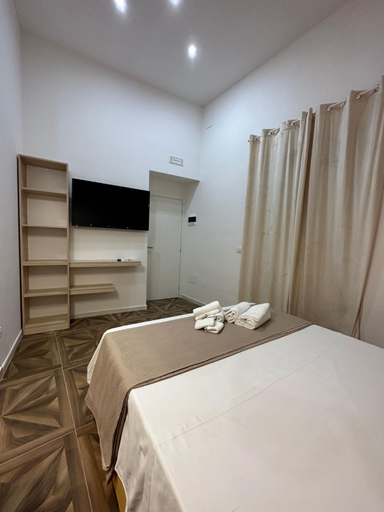Others 4, San Ferdinando suite room, Napoli