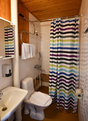 Bathroom, Kilpisjarven Retkeilykeskus Rooms, Lapland