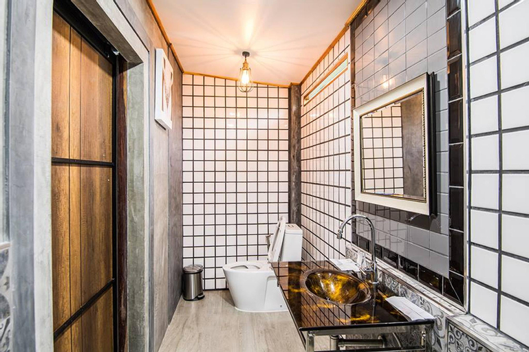 Bathroom 2