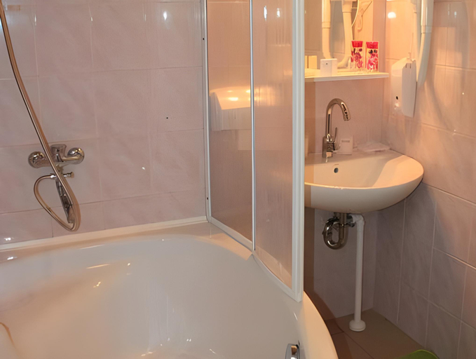 Bathroom, Imantas nams, Liepaja