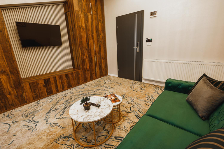 Others 3, Hotel Andra, Tecuci