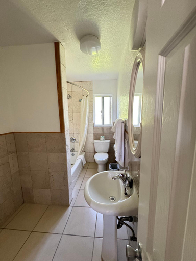 Bathroom 4, Tamalpais Motel, Marin