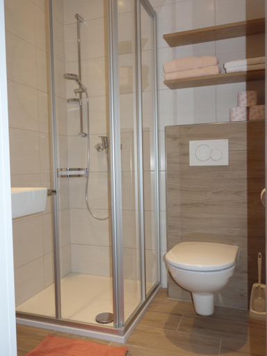 Bathroom 2, Gasthof zur Post, Vöcklabruck