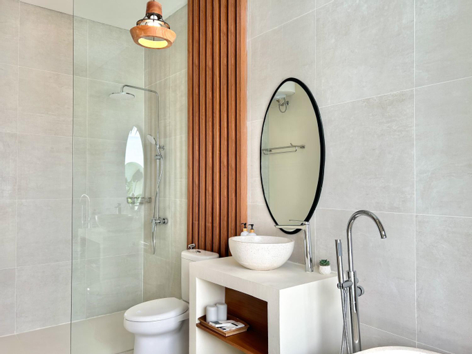 Bathroom 7