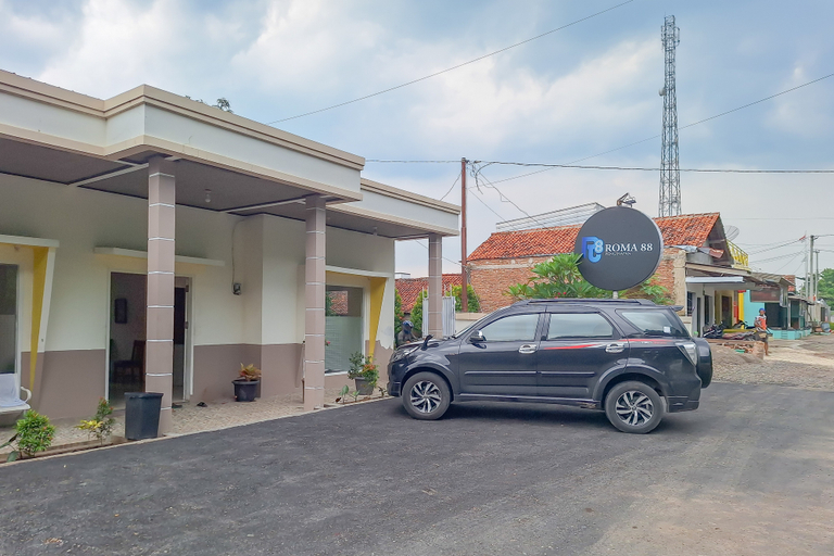 Exterior & Views 2, RedDoorz @ Roma 88 Tomo Sumedang, Sumedang