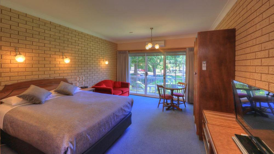 Bedroom 3, Barrass's John Bright Motor Inn, Alpine - East