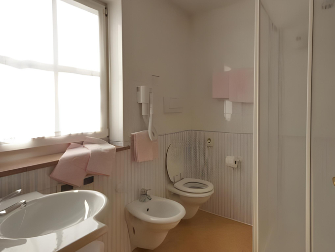 Bathroom 3, Albergo Conturina, Trento