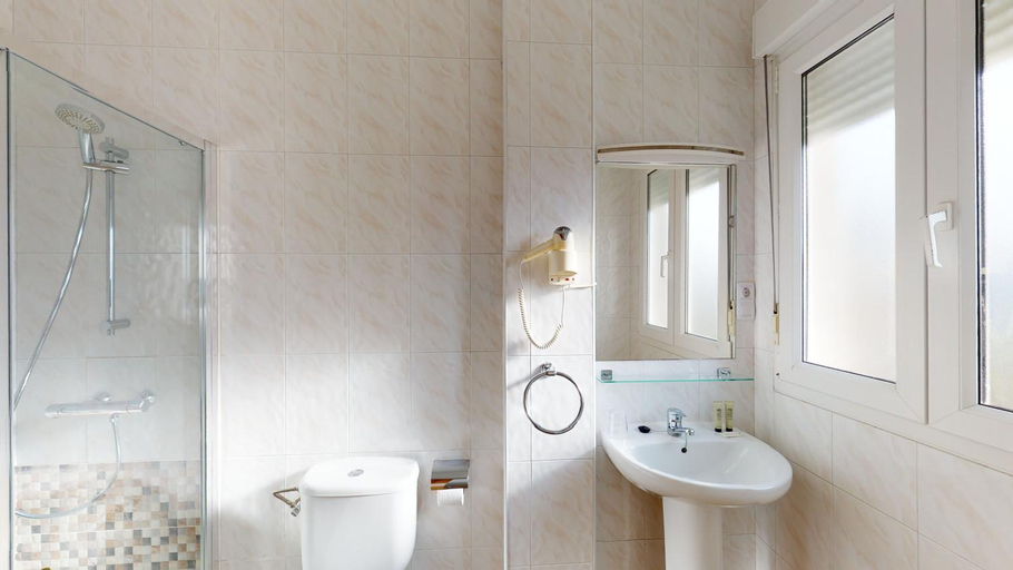 Bathroom 4, Pension Portomino, Lugo