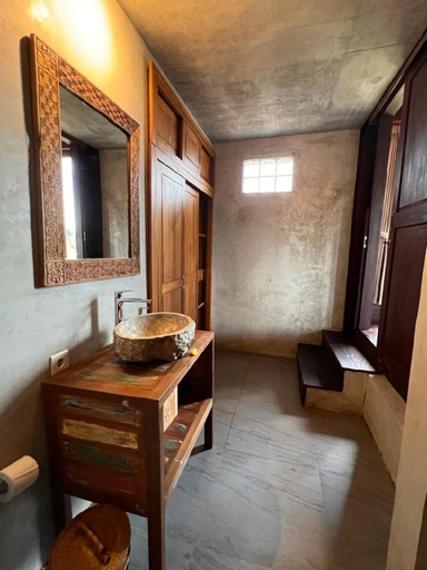 Bathroom 11